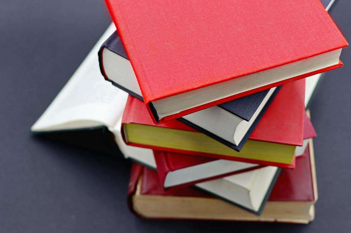 Books with a Heart: Pieces Shaping Leadership Insights&nbsp;Today